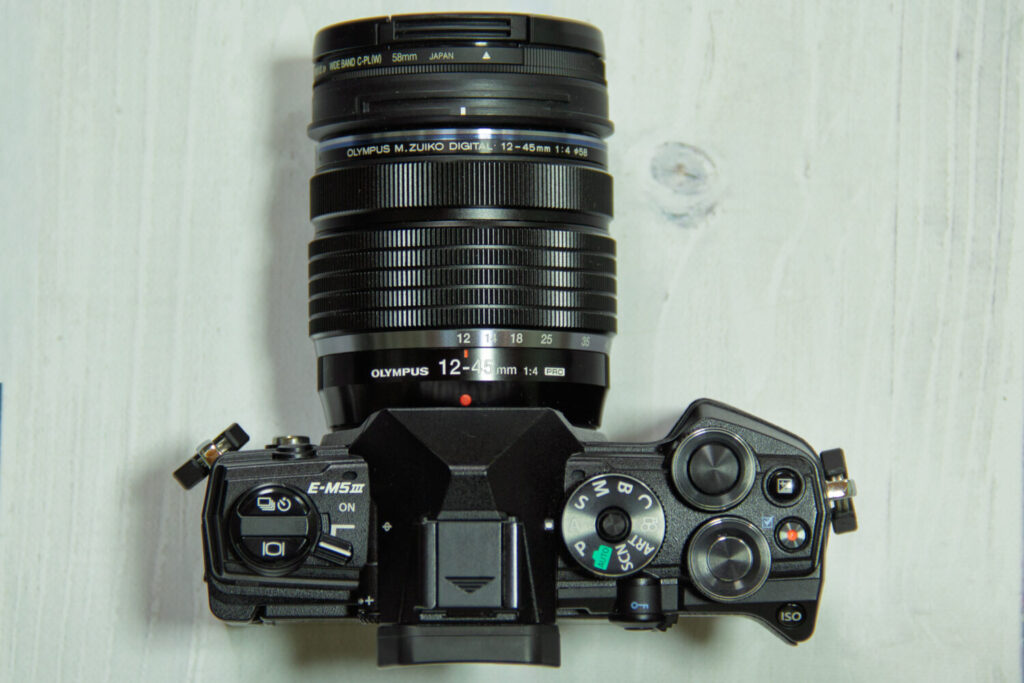 E-M5 Mark IIIを上から見た画像